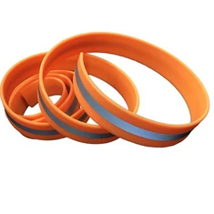 Heijastava PVC-päällystetty polyesterinauha koiran kauluksessa ja koiran hihnassa